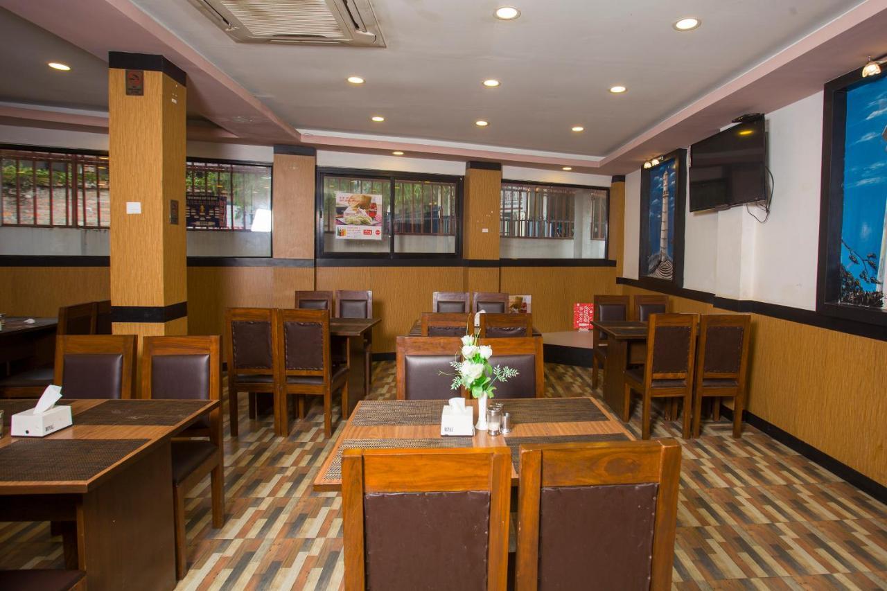 Oyo 104 Hotel Baltic Inn Катманду Екстериор снимка